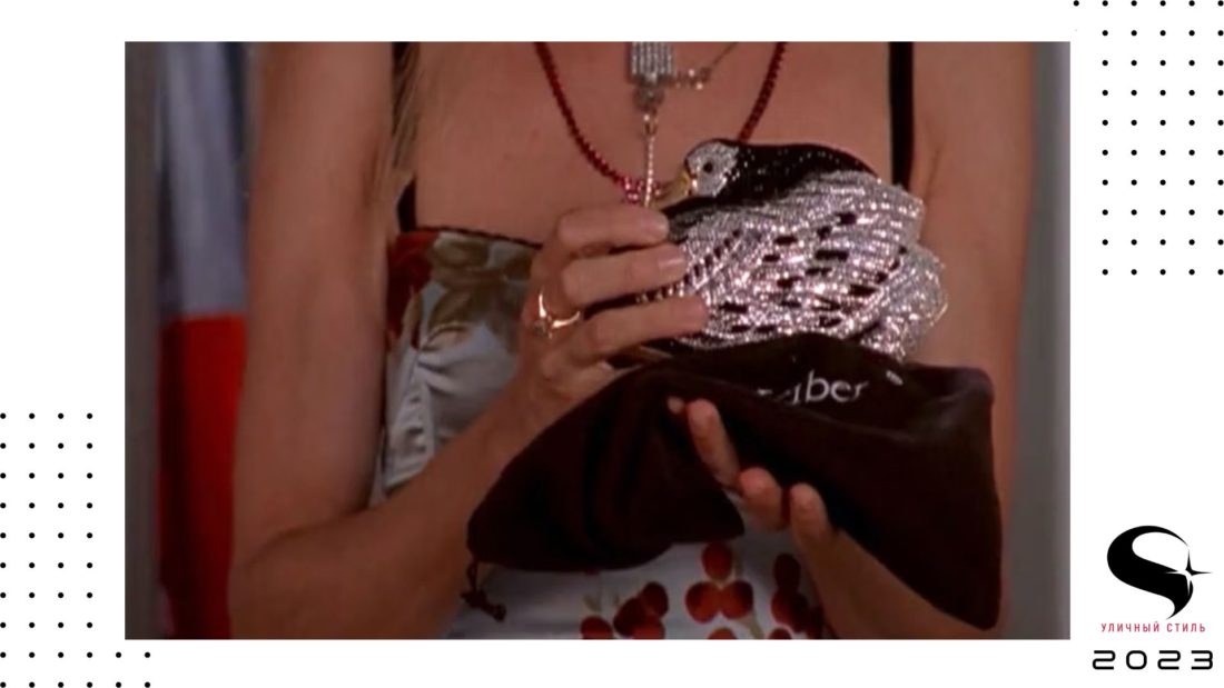 "Уродливая" сумка Кэрри Брэдшоу с кристаллами стала хитом Недели моды 2023