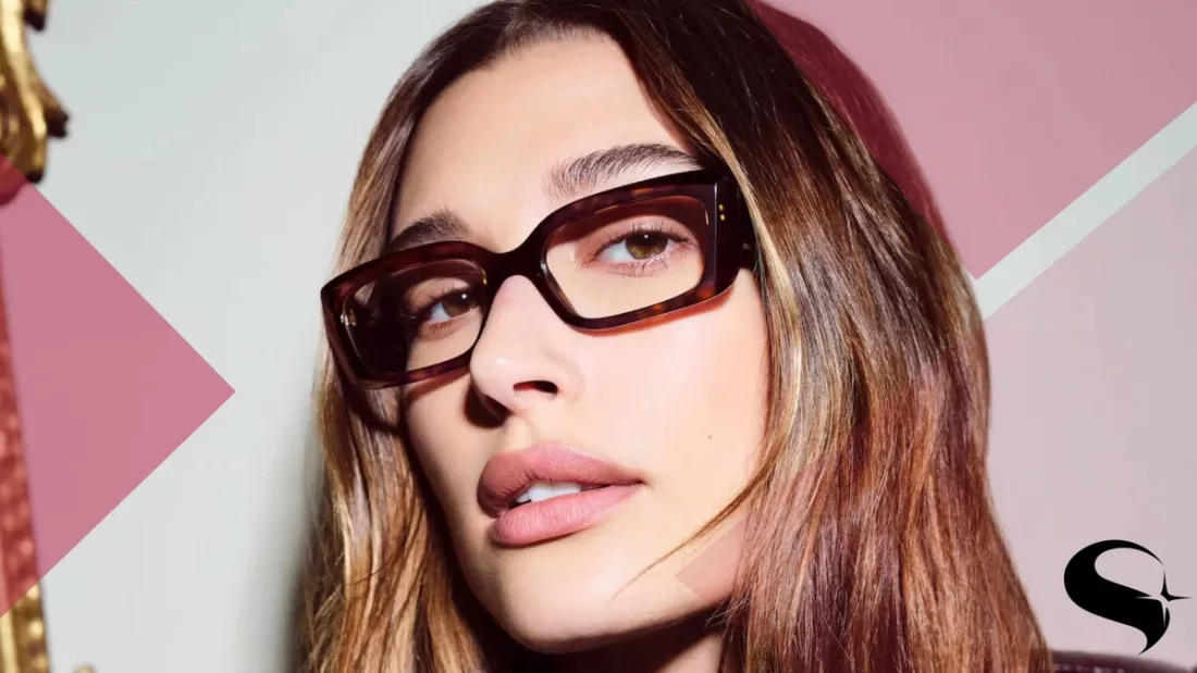 Больше никаких мазков на очках: 3 совета по макияжу для тех, кто носит очки