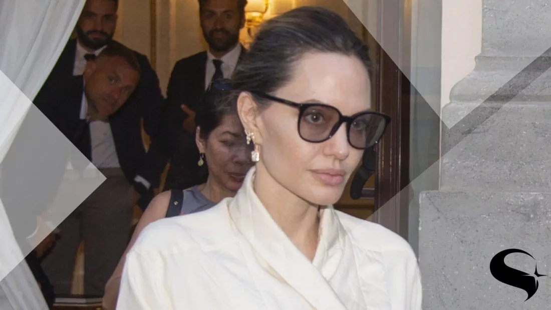 Анджелина Джоли отважилась на одно из самых сложных цветовых сочетаний лета